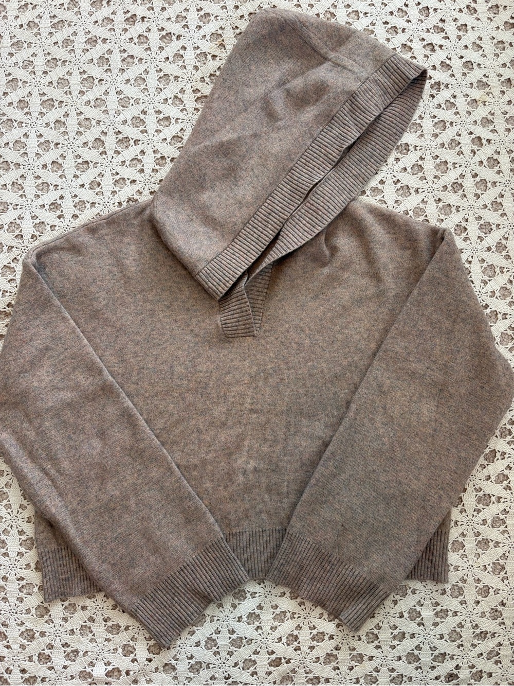 Pomander Place Tuckernuck Hazelwood Taupe Zarah Cropped Hoodie Sweater Small - Picture 2 of 9